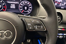 valkoinen Audi Q2 2024 kuva 17.