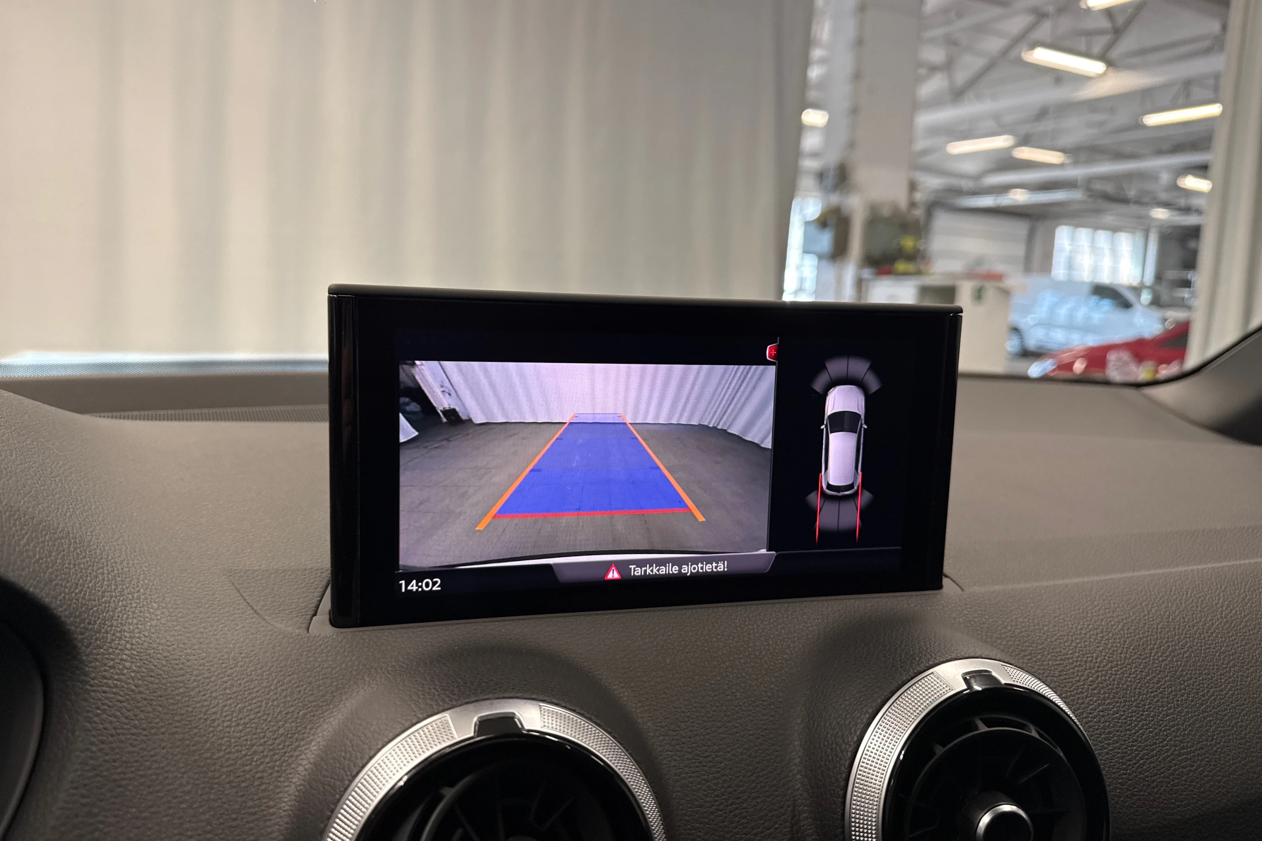 valkoinen Audi Q2 2024 kuva 20.