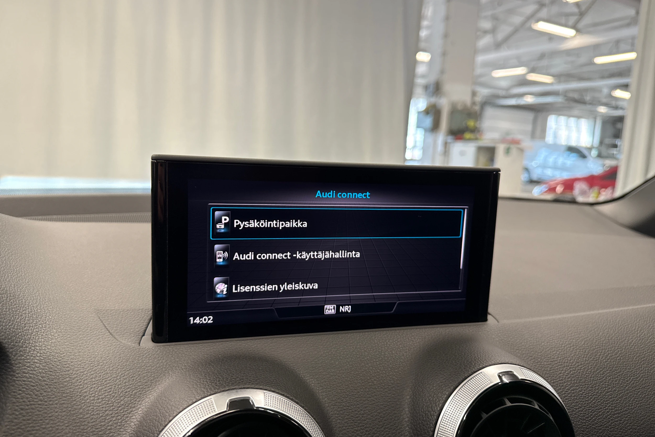 valkoinen Audi Q2 2024 kuva 22.