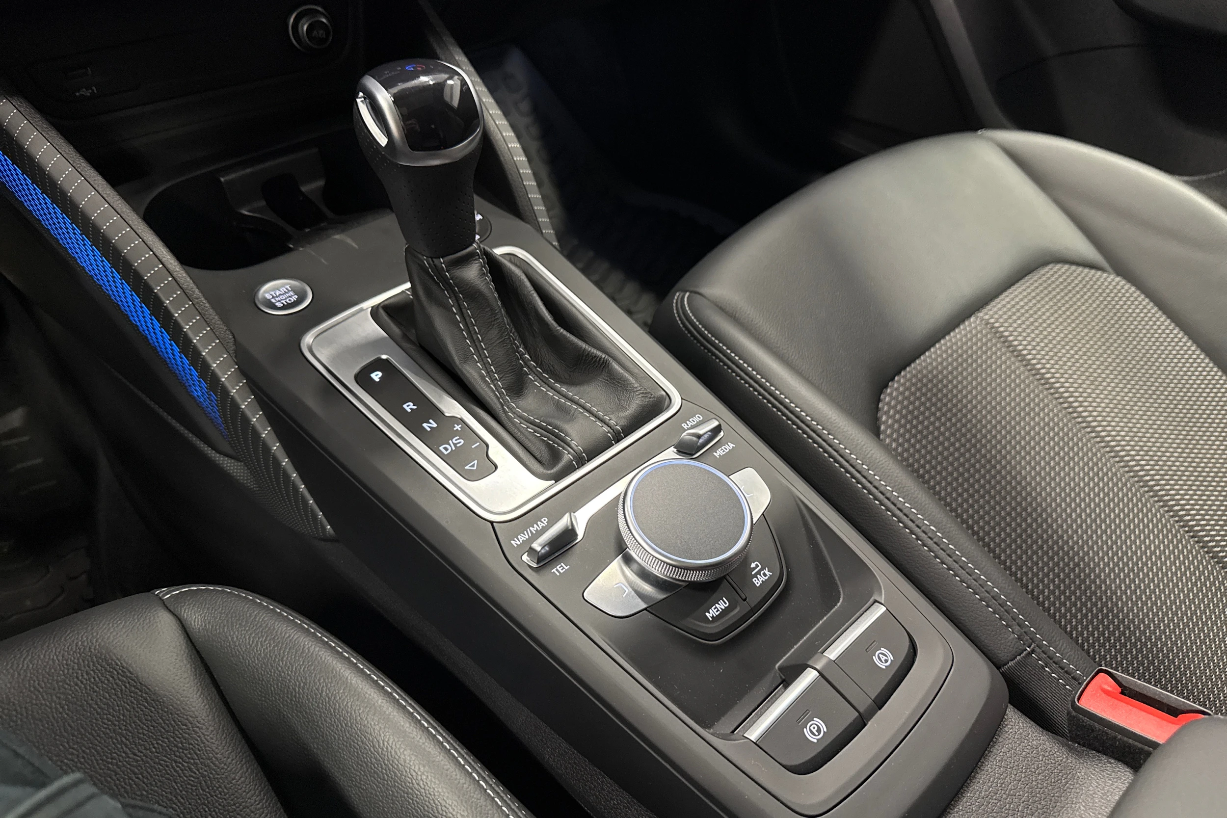 valkoinen Audi Q2 2024 kuva 28.