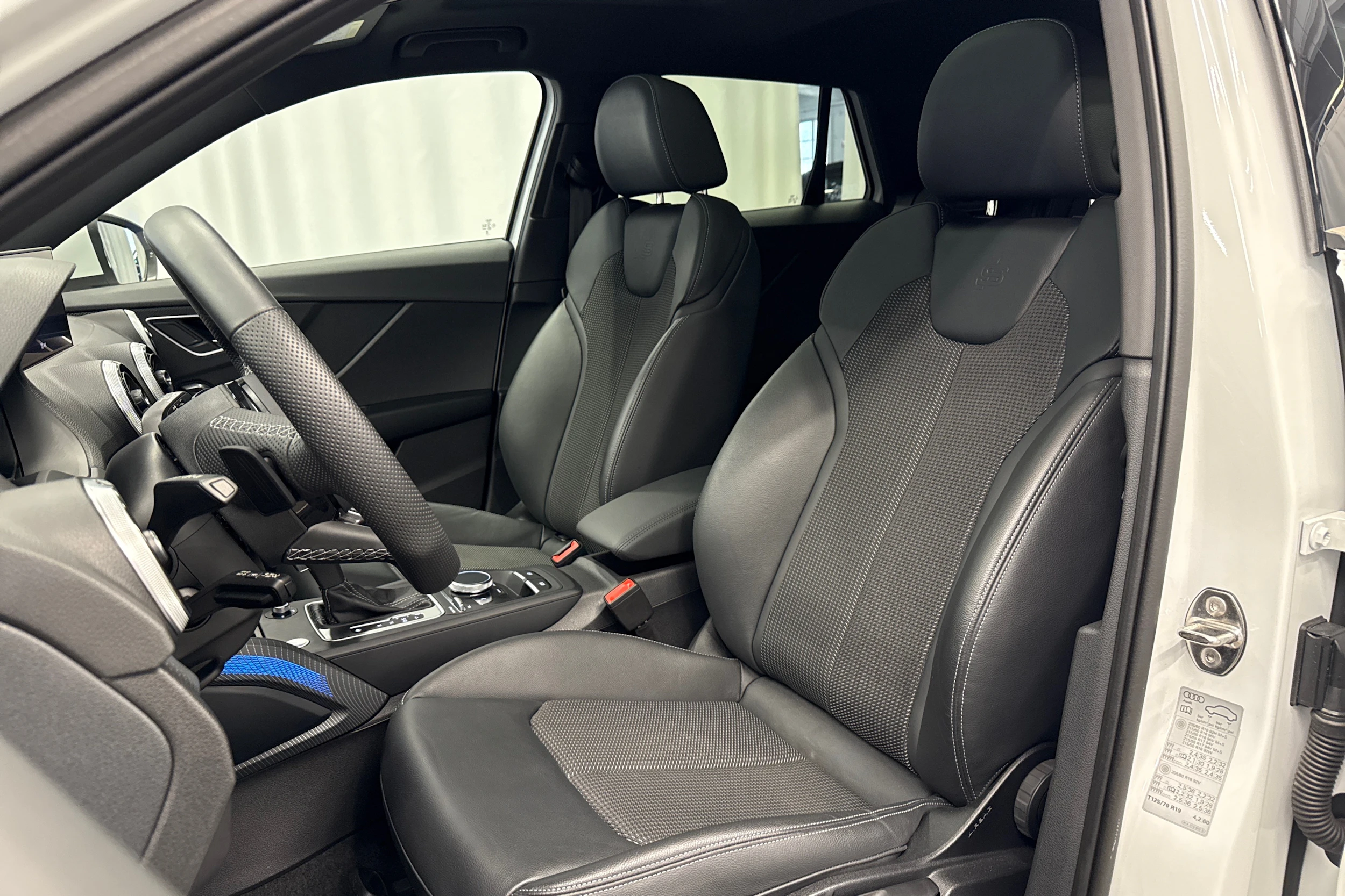 valkoinen Audi Q2 2024 kuva 29.