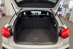 valkoinen Audi Q2 2024 kuva 30.