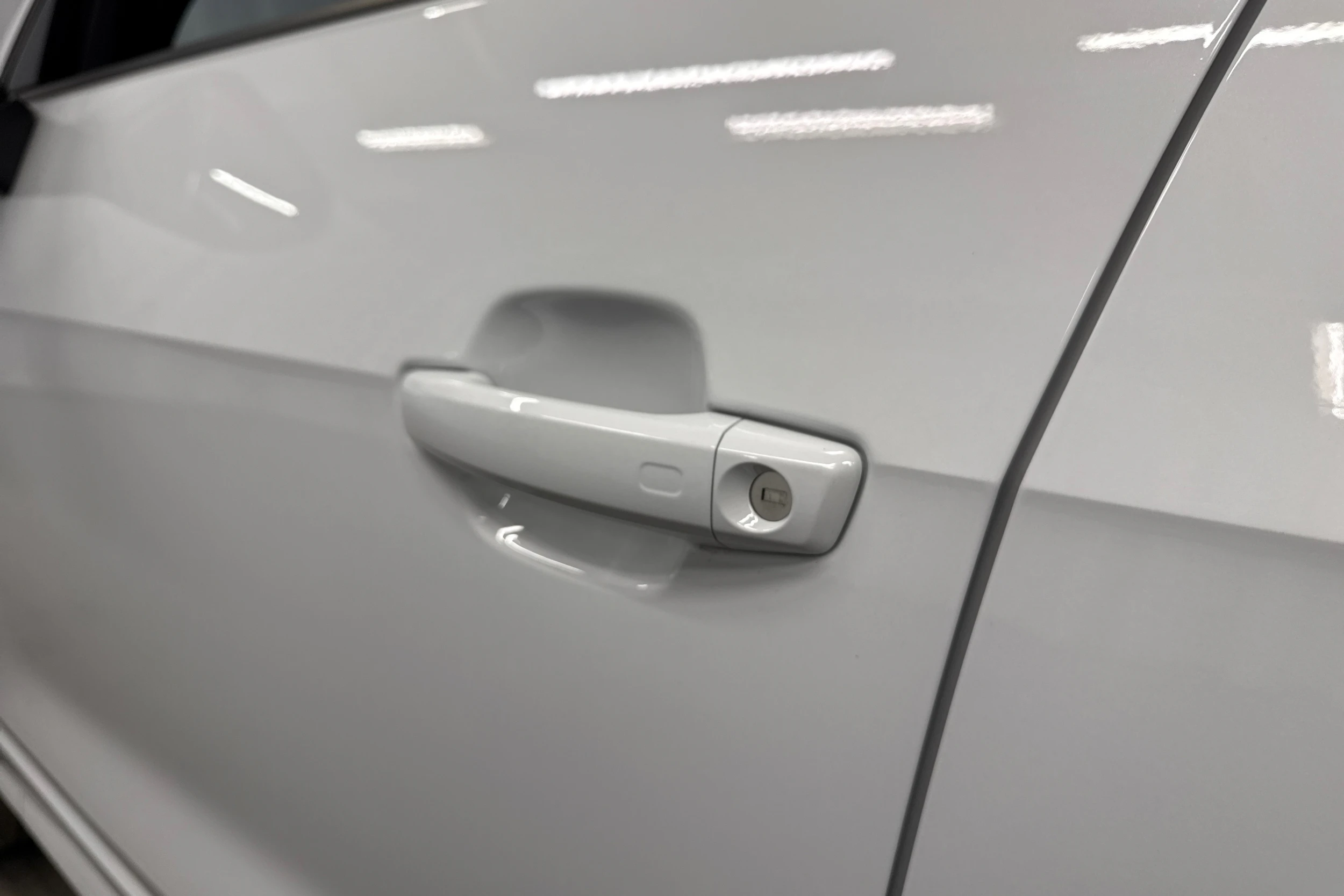 valkoinen Audi Q2 2024 kuva 31.