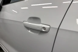 valkoinen Audi Q2 2024 kuva 31.