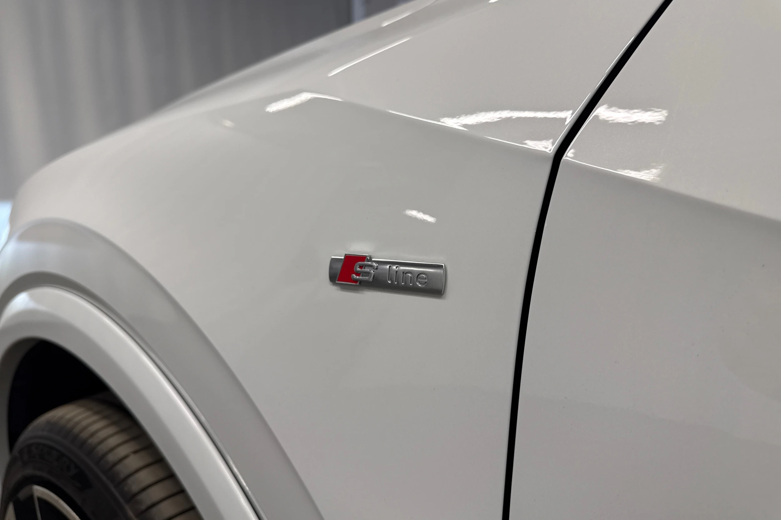 valkoinen Audi Q2 2024 kuva 32.