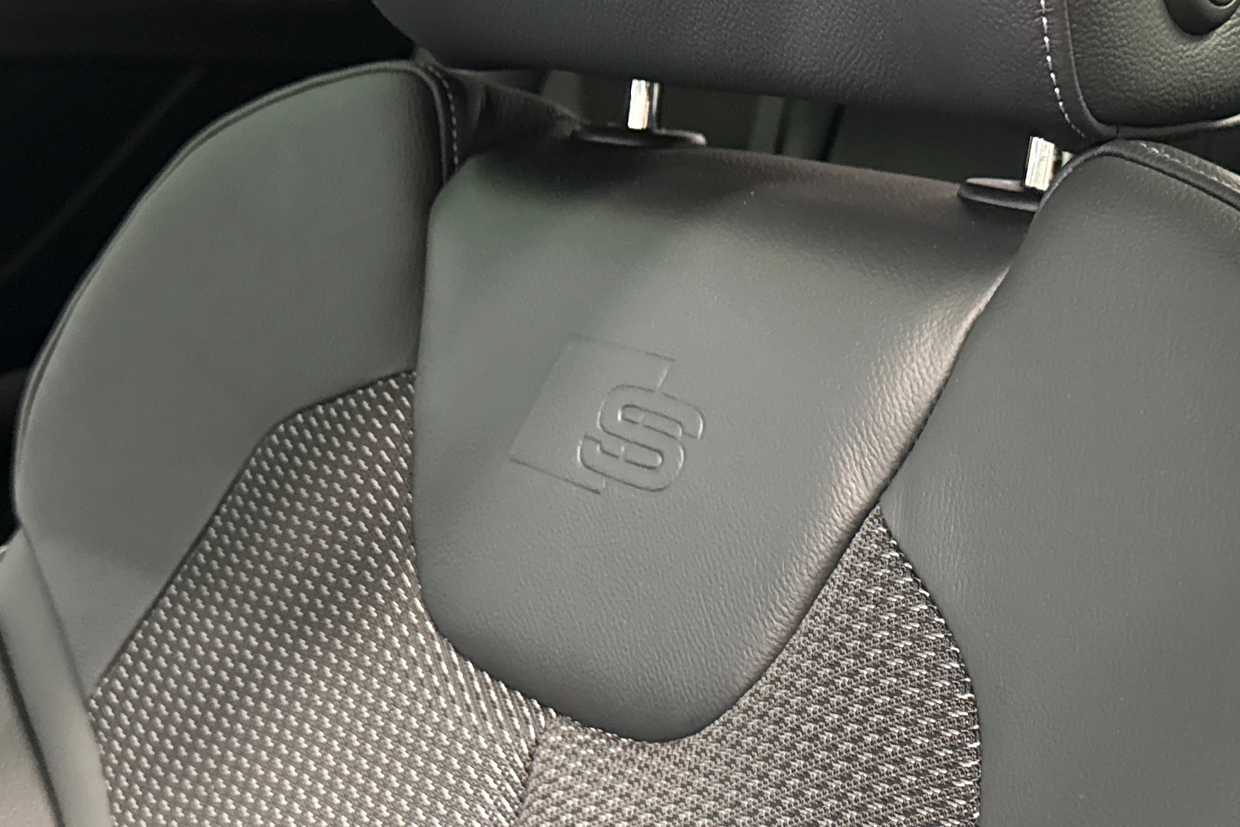 valkoinen Audi Q2 2024 kuva 34.