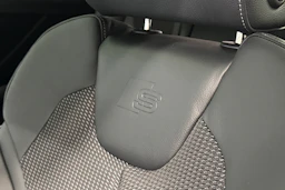 valkoinen Audi Q2 2024 kuva 34.