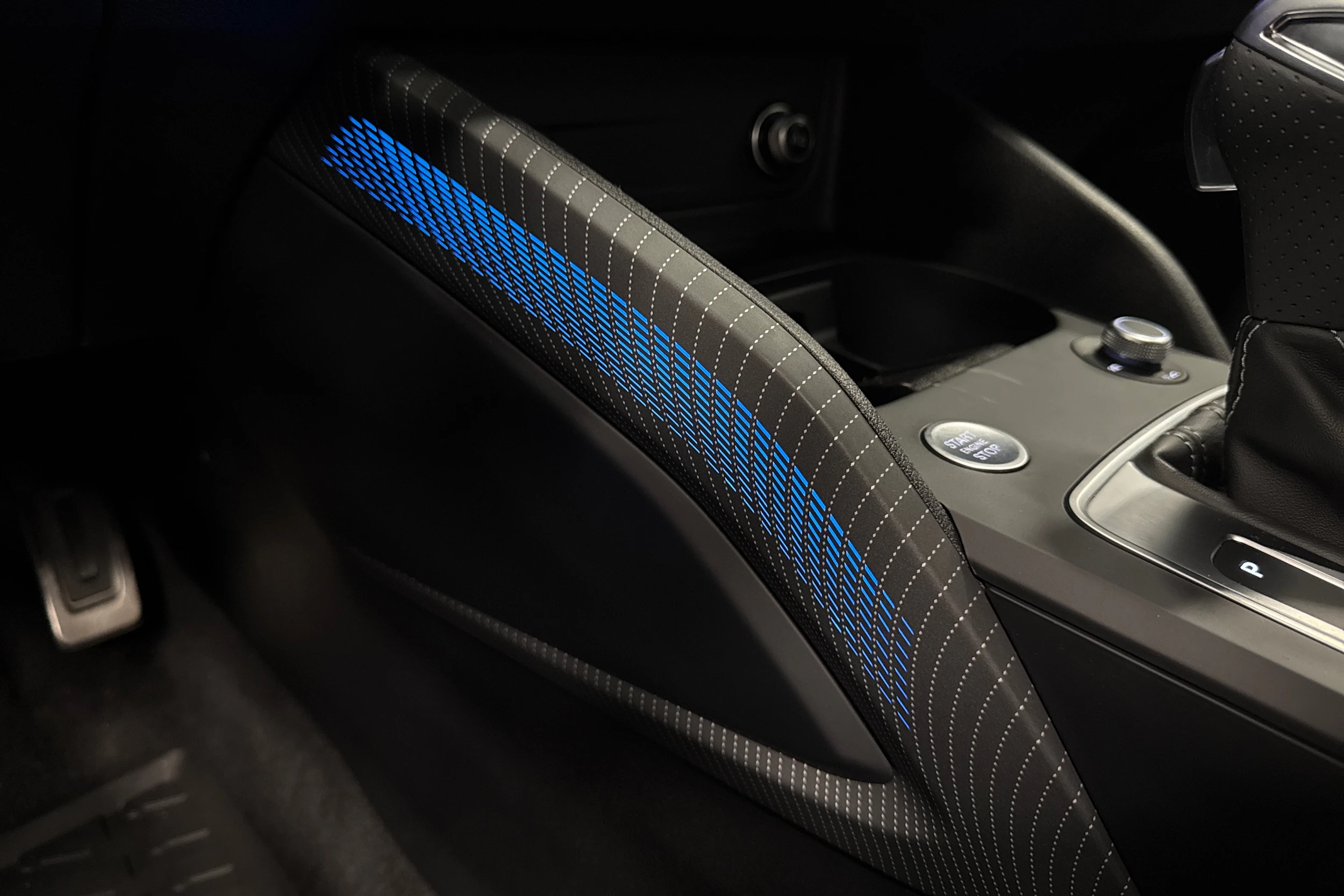 valkoinen Audi Q2 2024 kuva 35.