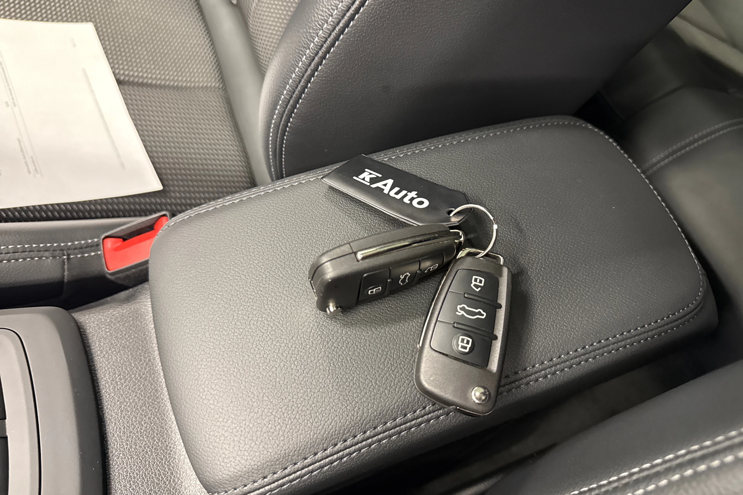 valkoinen Audi Q2 2024 kuva 37.