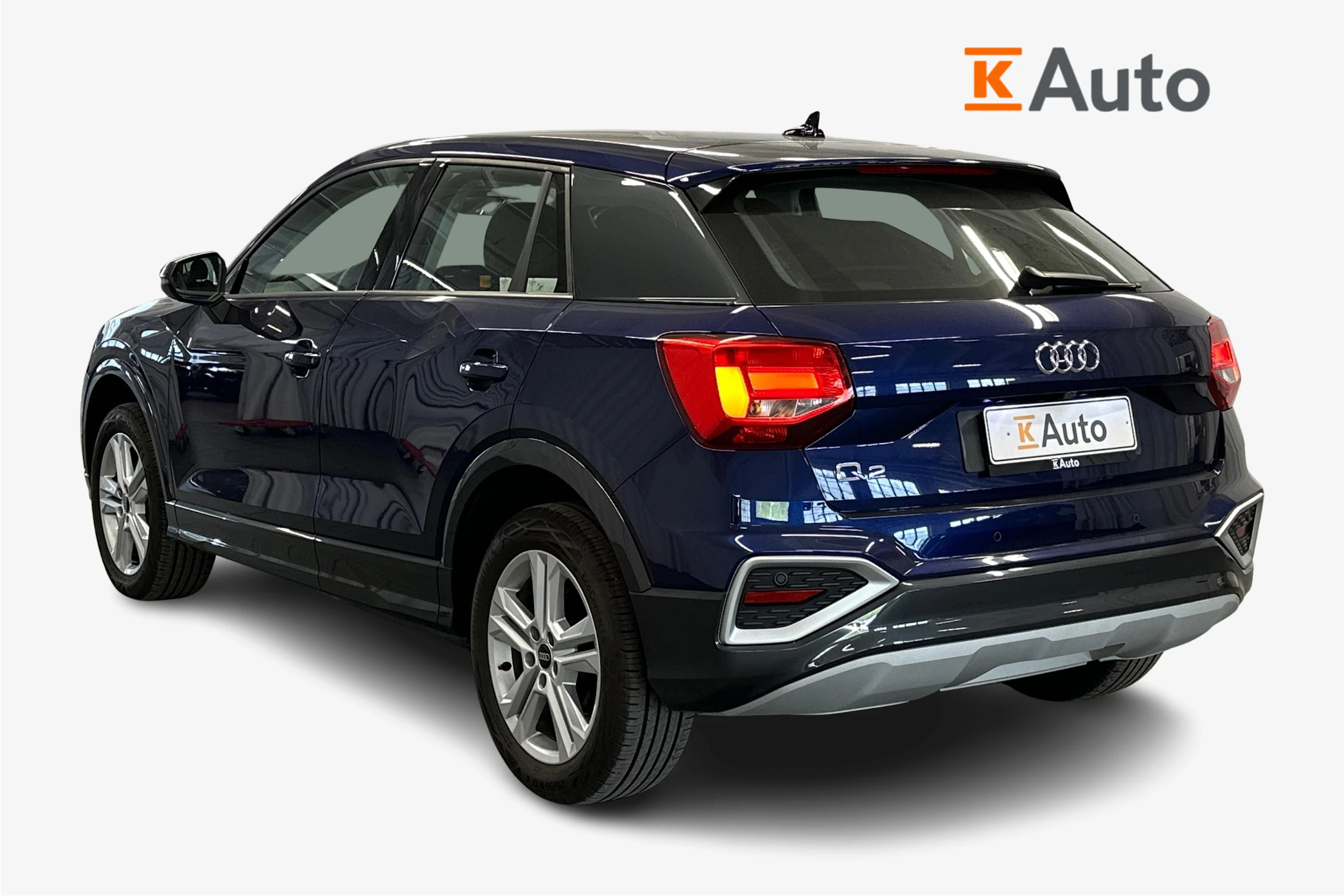 sininen Audi Q2 2024 kuva 2.