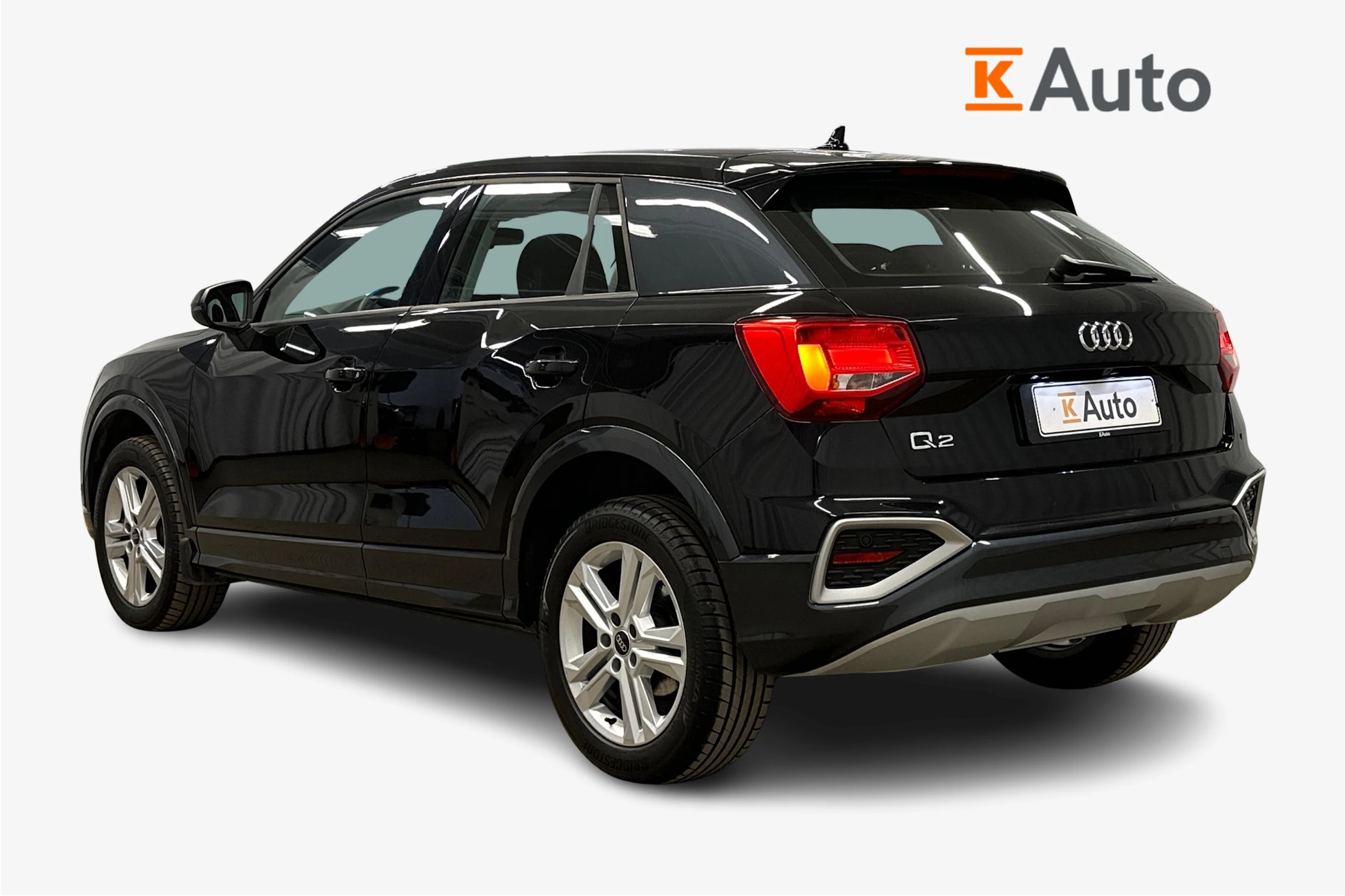 musta Audi Q2 2024 kuva 2.