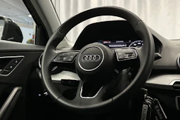 musta Audi Q2 2024 kuva 13.