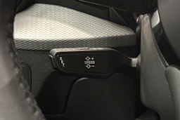 musta Audi Q2 2024 kuva 16.