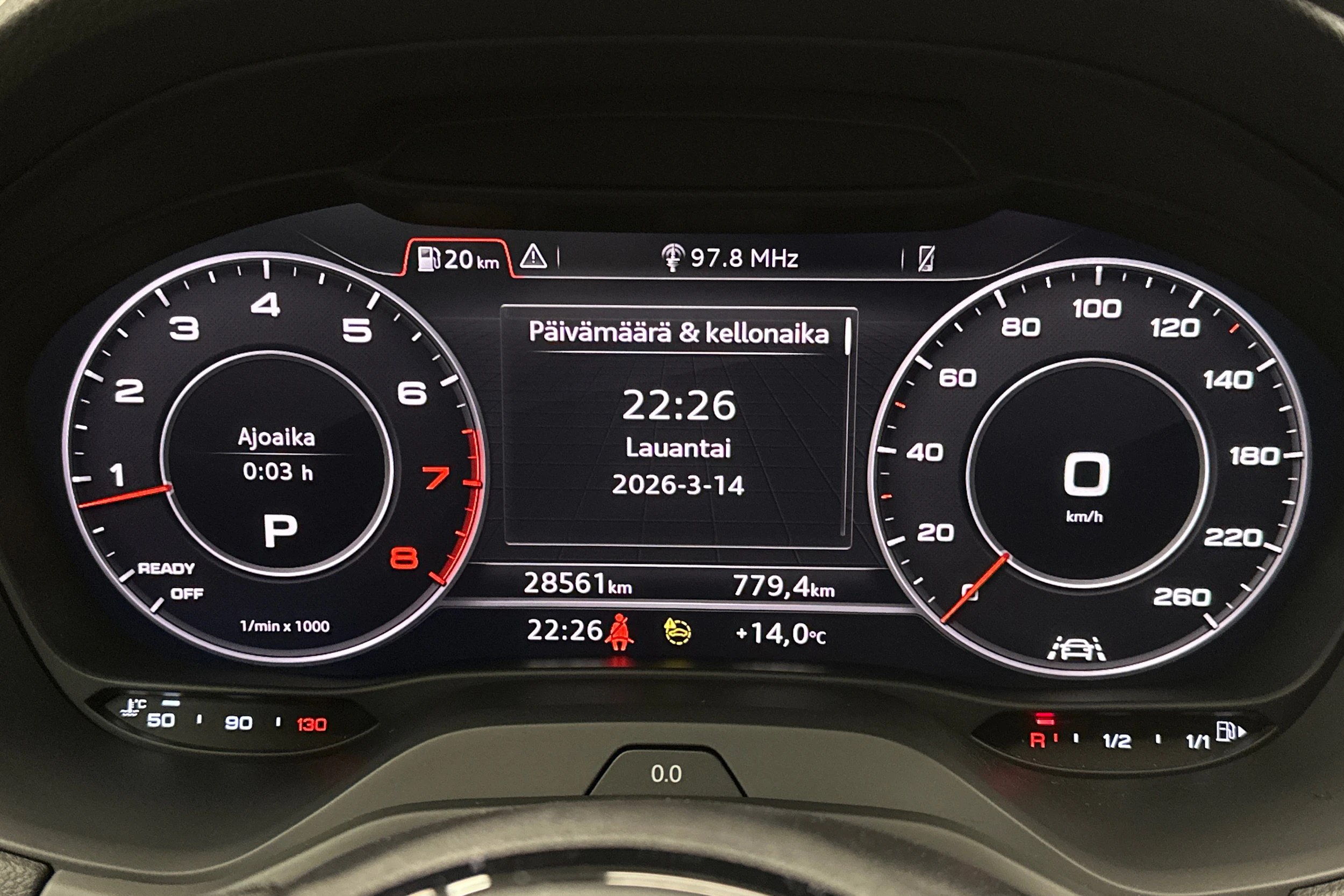 musta Audi Q2 2024 kuva 17.