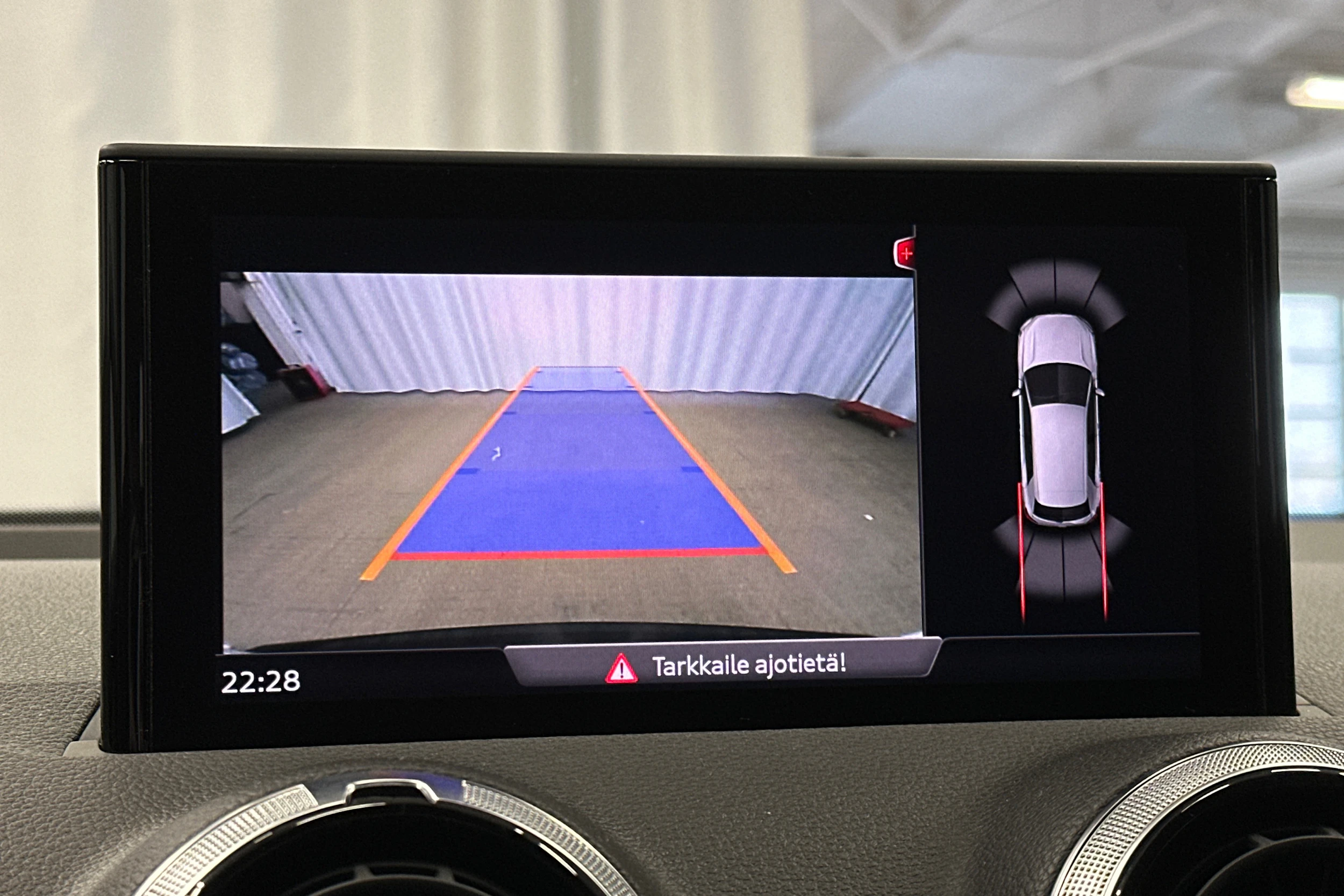 musta Audi Q2 2024 kuva 21.