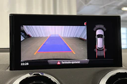 musta Audi Q2 2024 kuva 21.