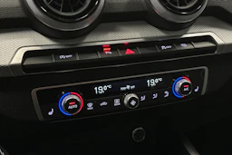 musta Audi Q2 2024 kuva 22.