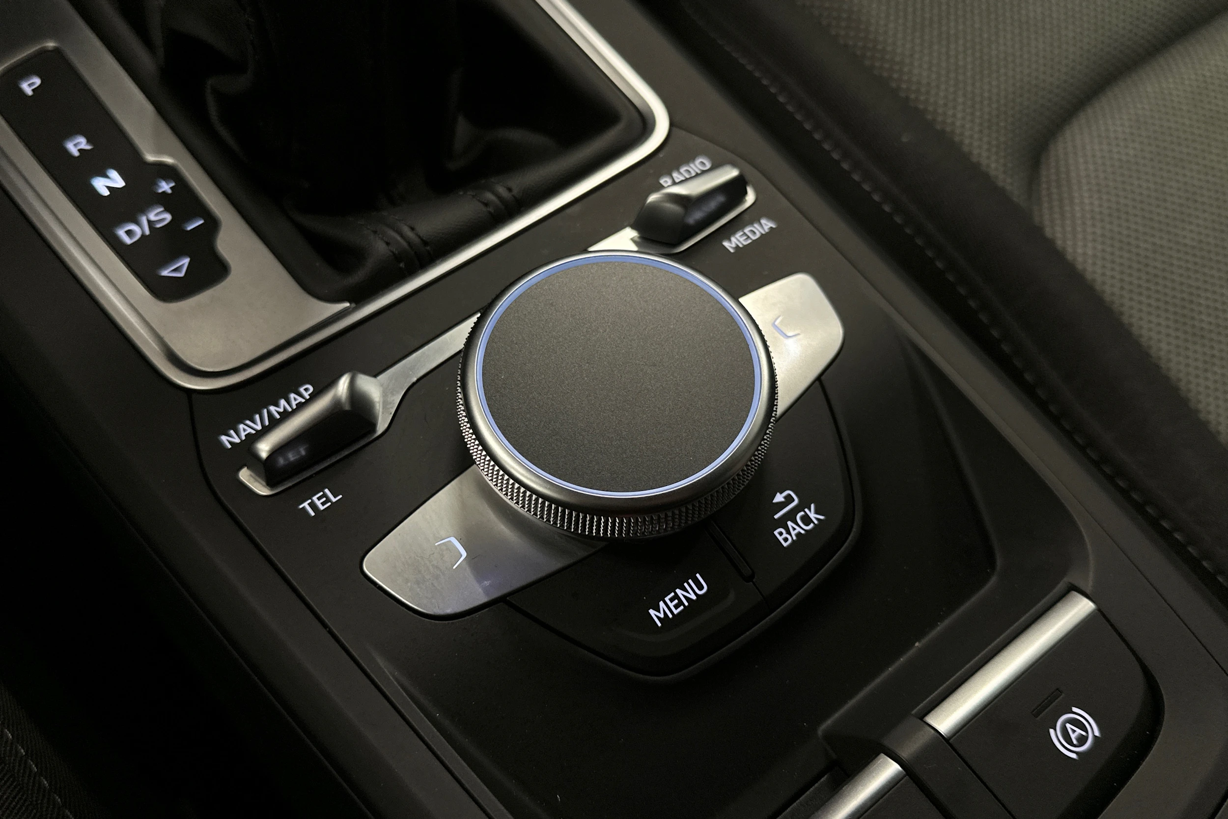 musta Audi Q2 2024 kuva 24.