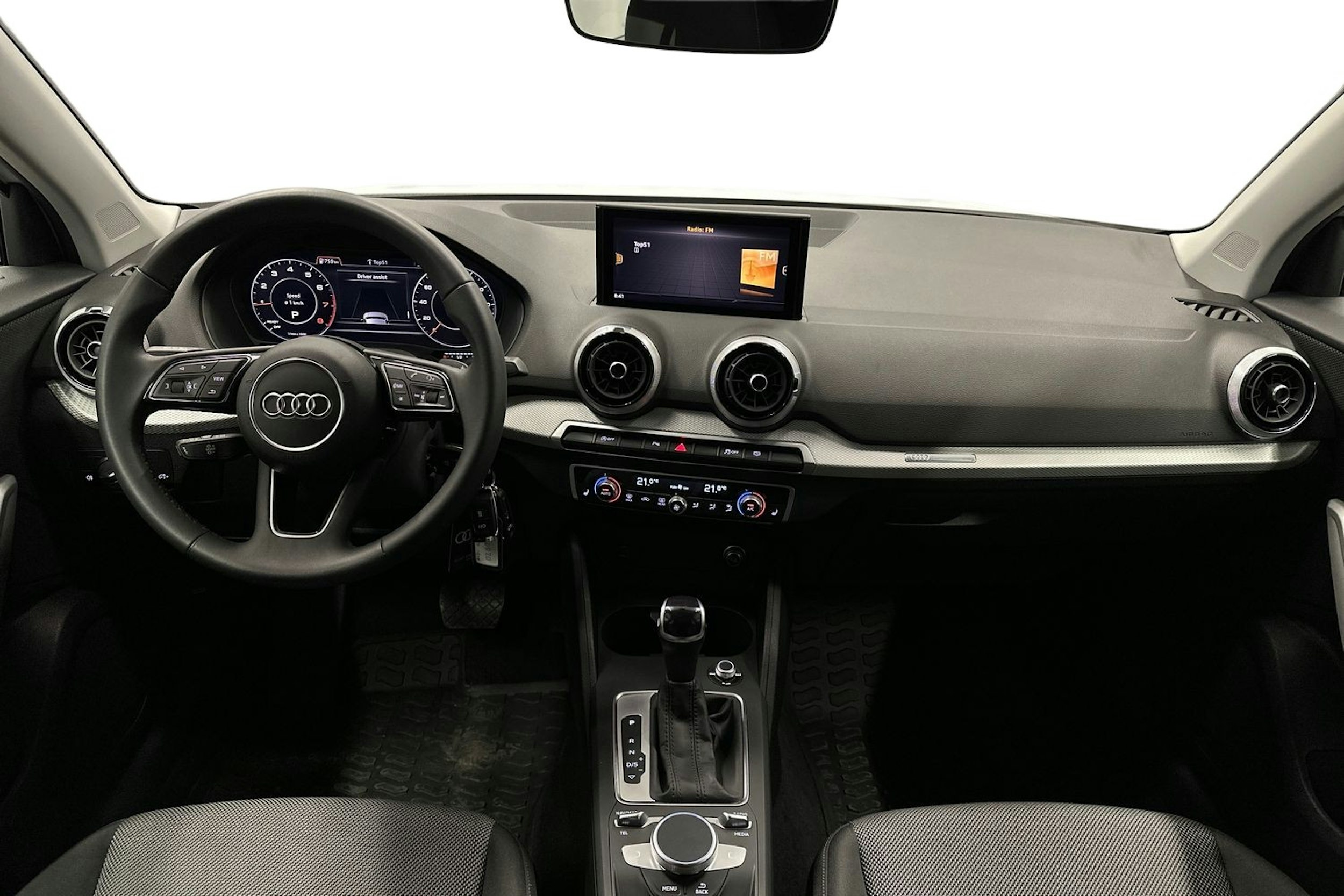 valkoinen Audi Q2 2024 kuva 9.