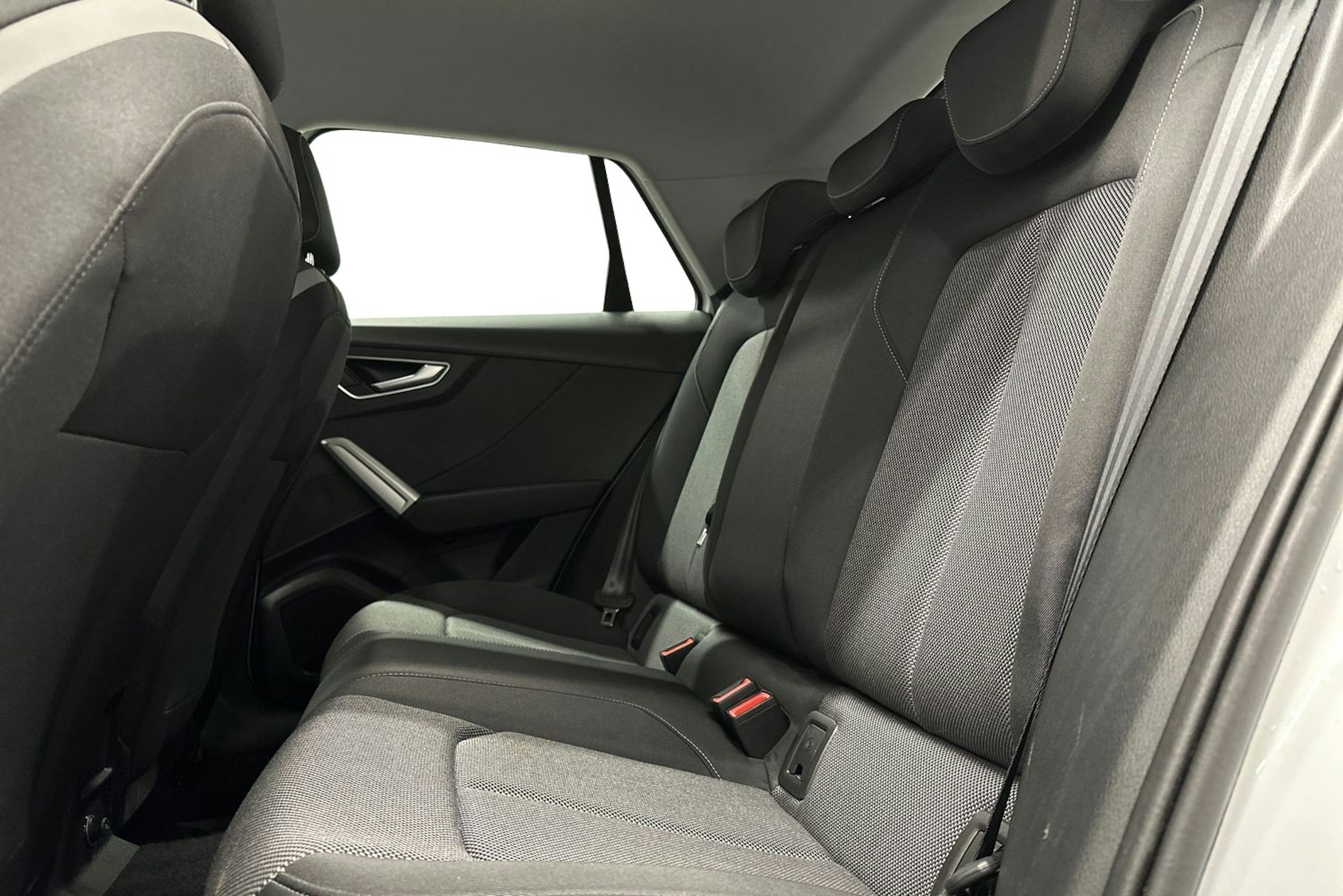 valkoinen Audi Q2 2024 kuva 10.
