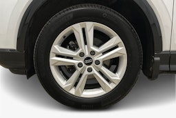 valkoinen Audi Q2 2024 kuva 11.