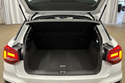 valkoinen Audi Q2 2024 kuva 14.