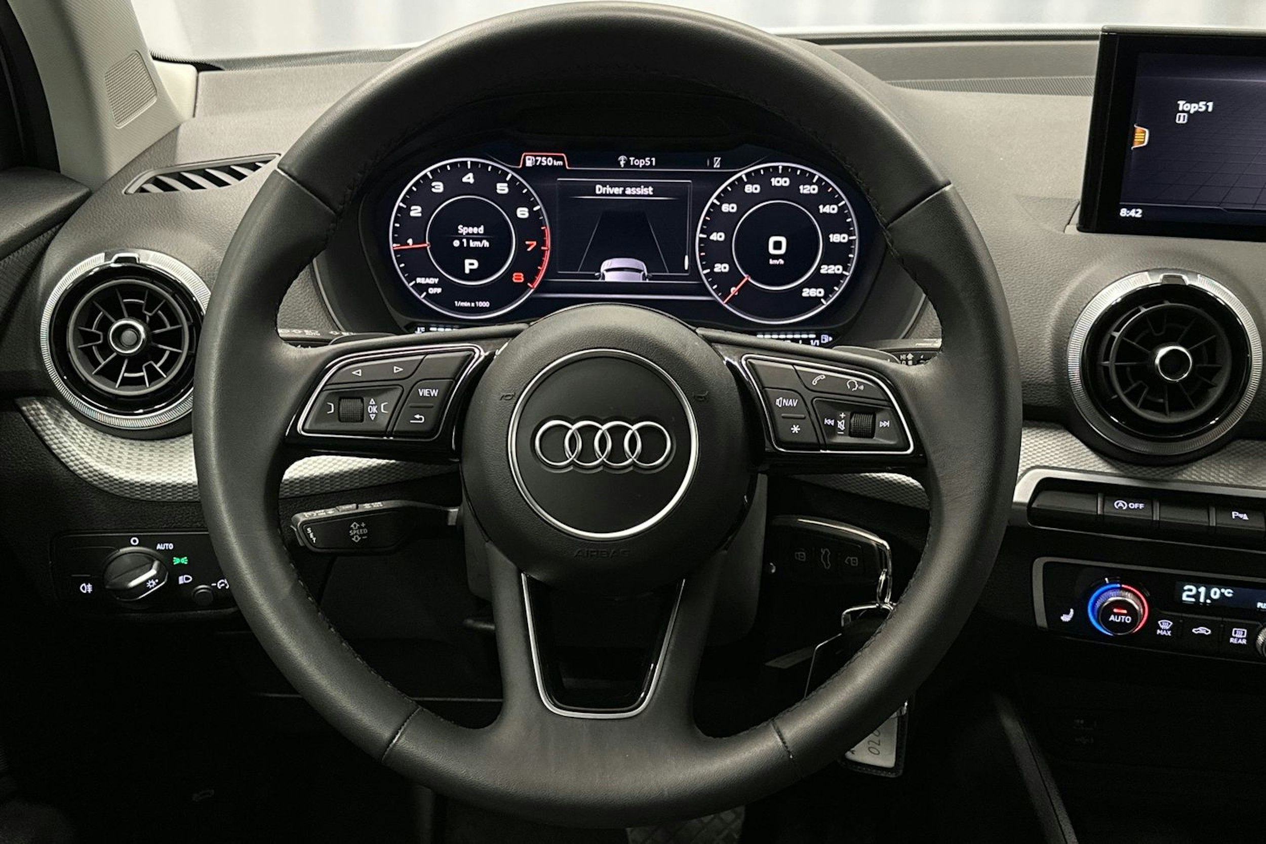 valkoinen Audi Q2 2024 kuva 15.