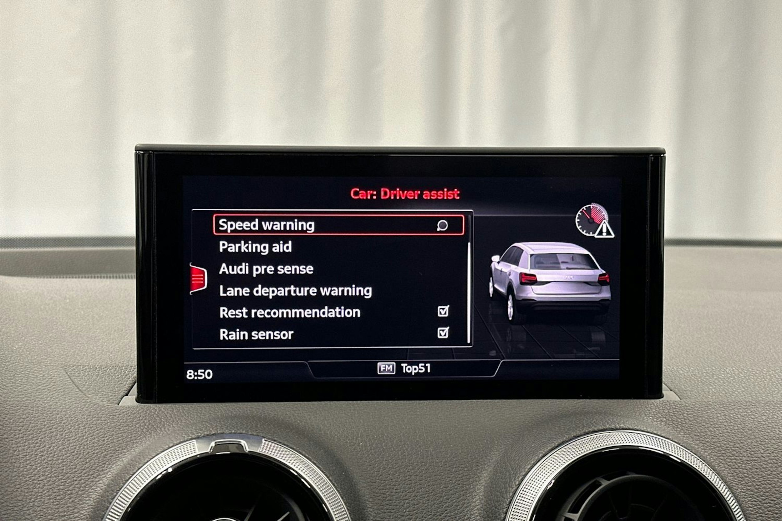 valkoinen Audi Q2 2024 kuva 25.