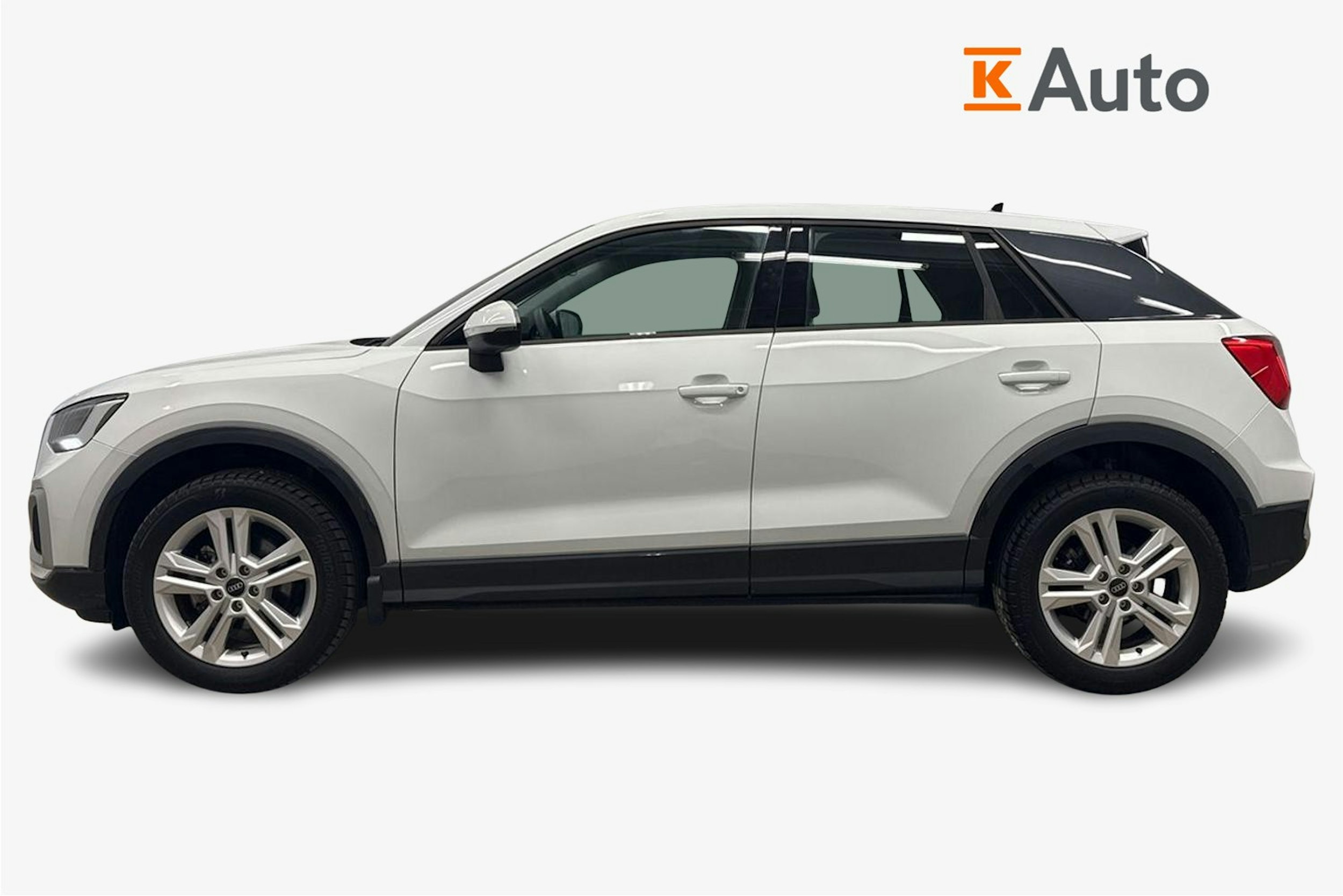 valkoinen Audi Q2 2024 kuva 6.