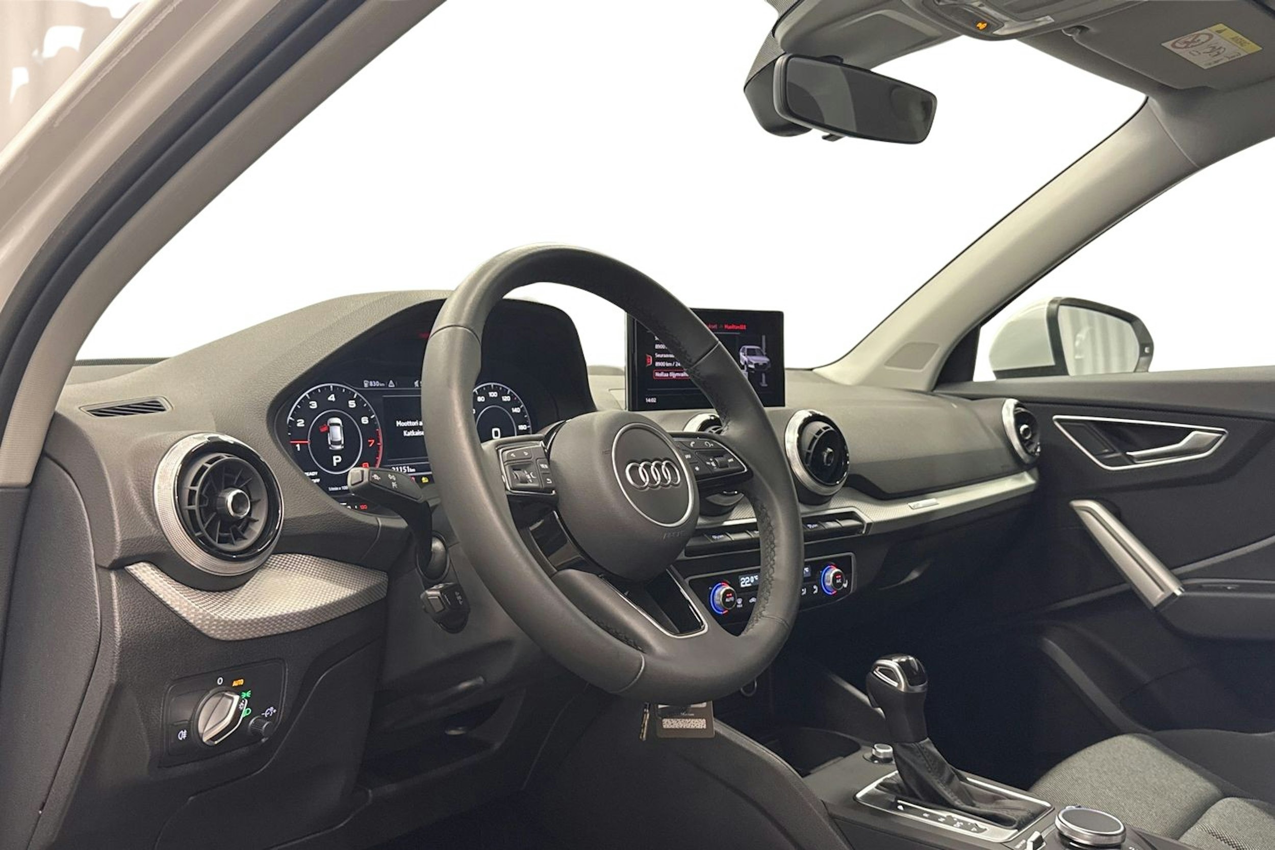 valkoinen Audi Q2 2024 kuva 7.