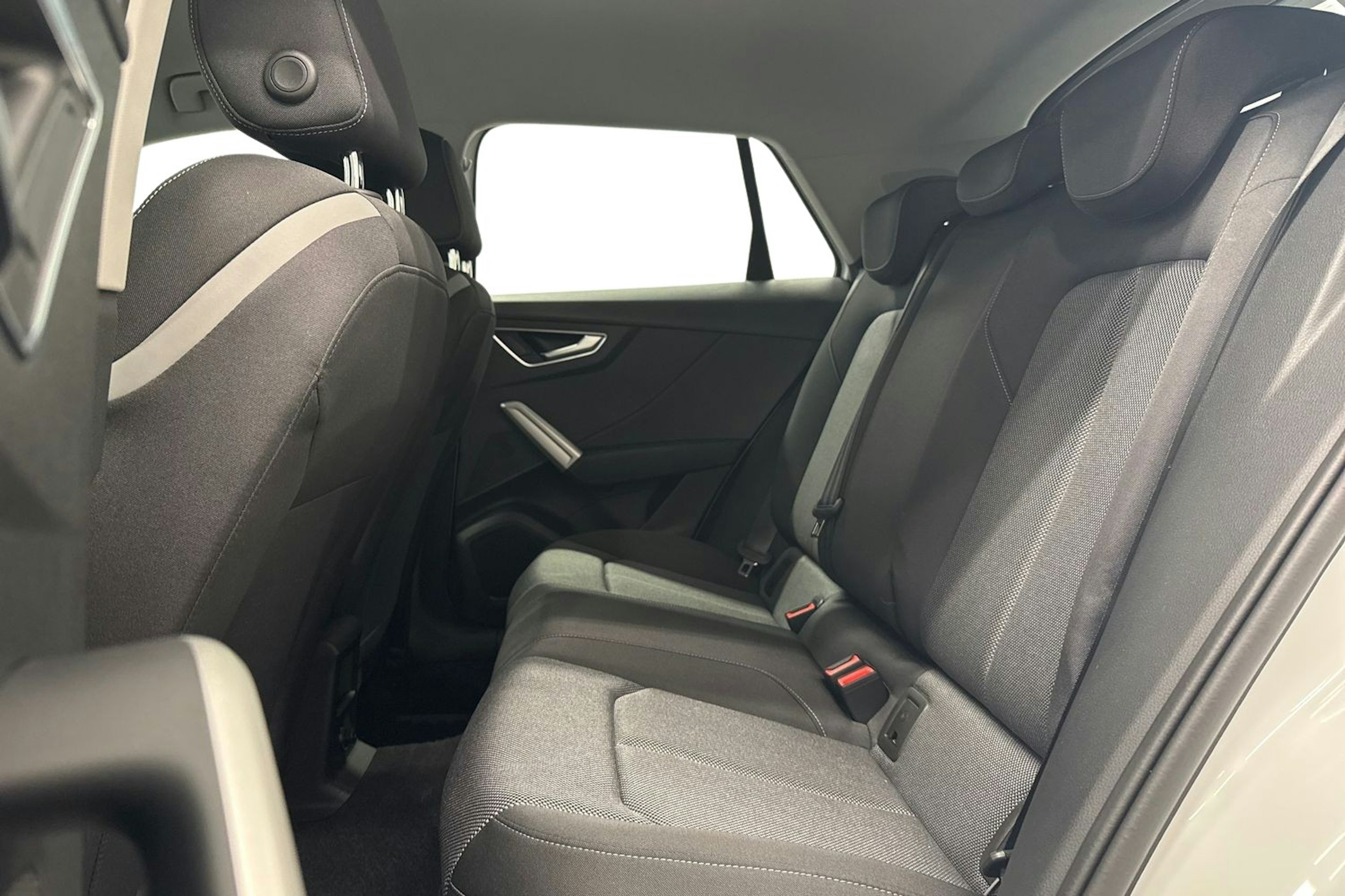 valkoinen Audi Q2 2024 kuva 10.