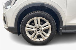valkoinen Audi Q2 2024 kuva 11.