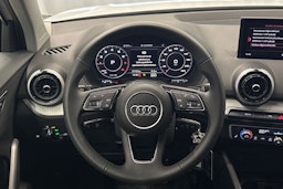 valkoinen Audi Q2 2024 kuva 14.