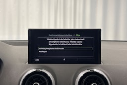 valkoinen Audi Q2 2024 kuva 21.