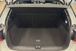 valkoinen Audi Q2 2024 kuva 25.