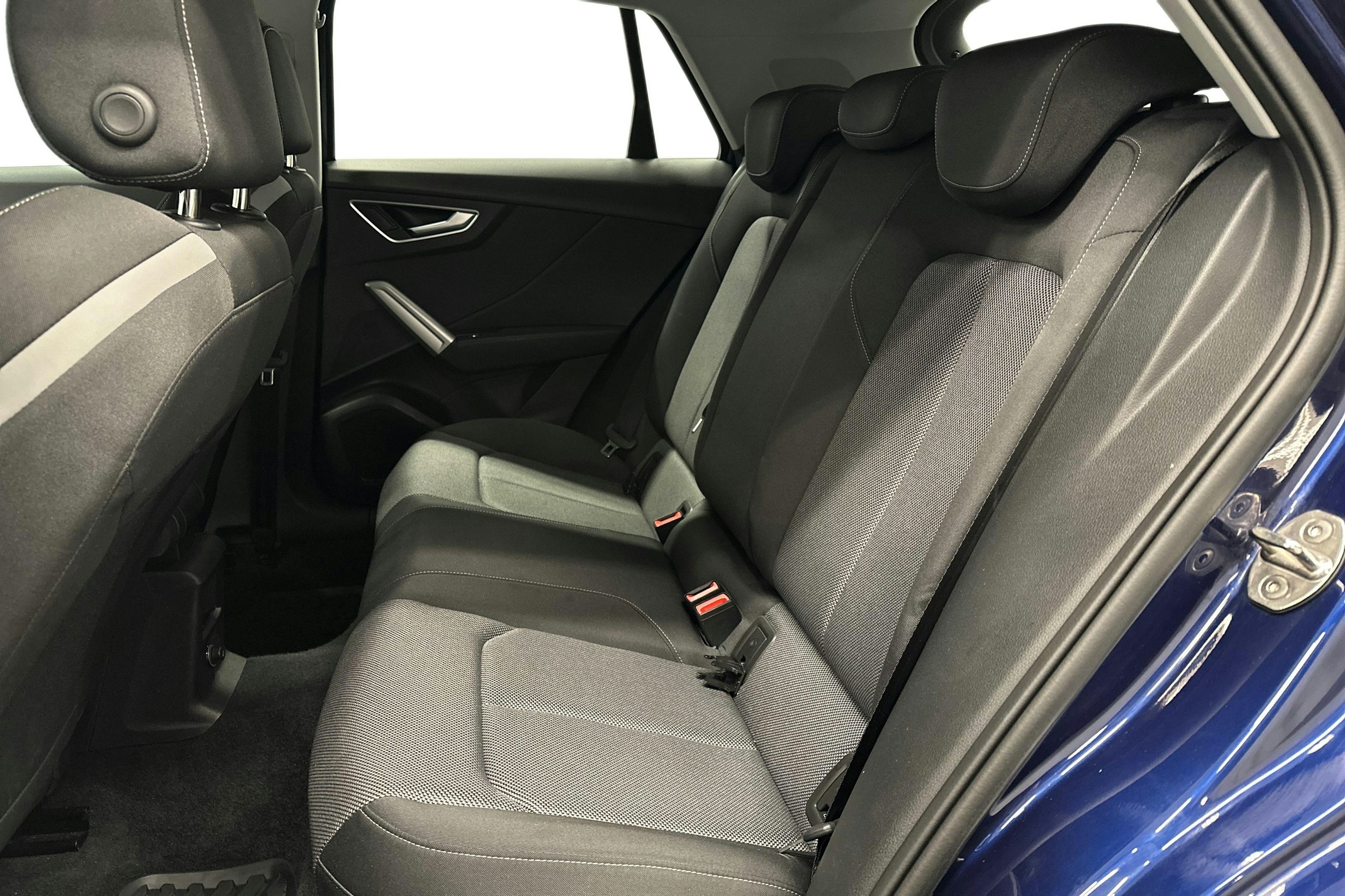 sininen Audi Q2 2024 kuva 10.