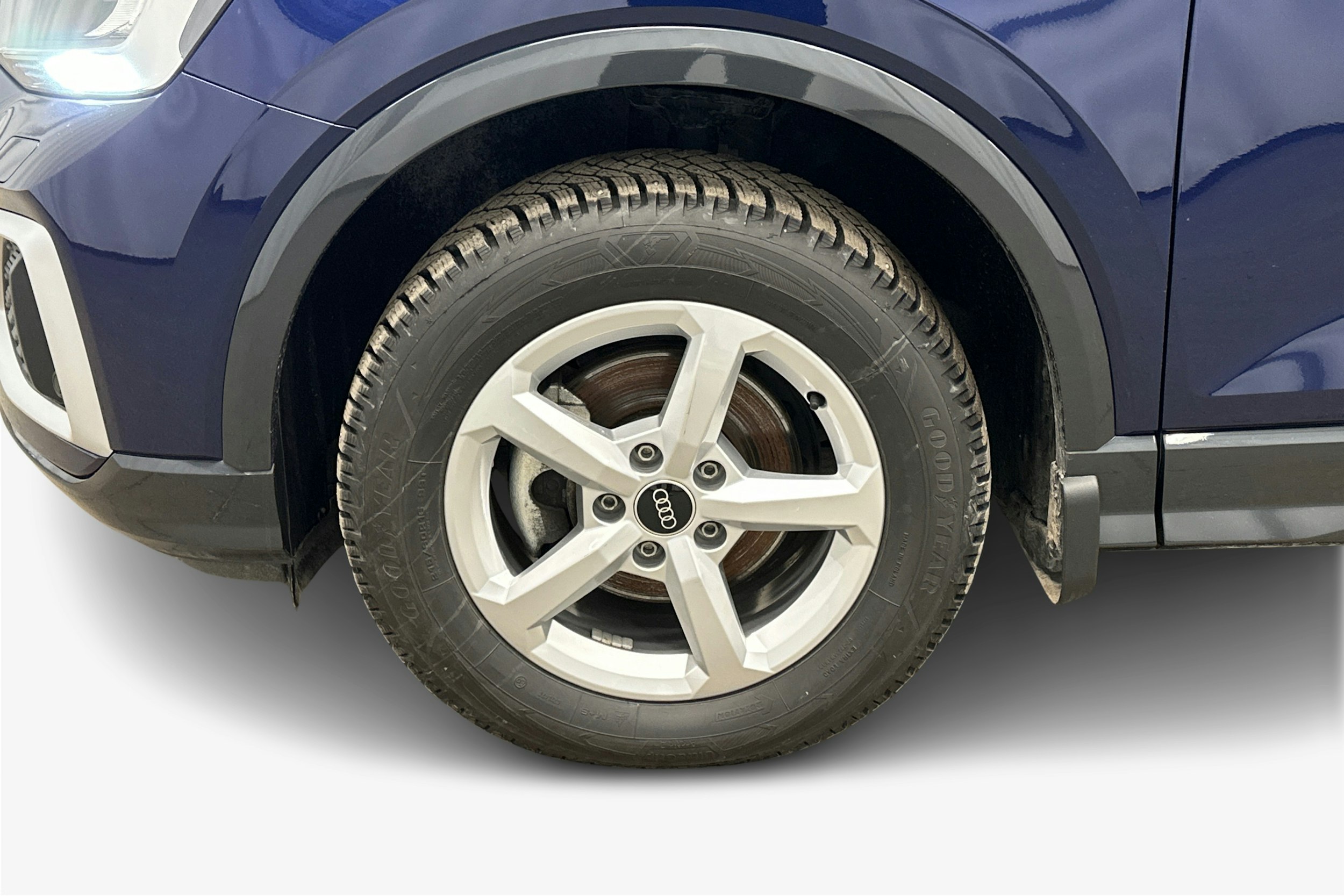 sininen Audi Q2 2024 kuva 11.