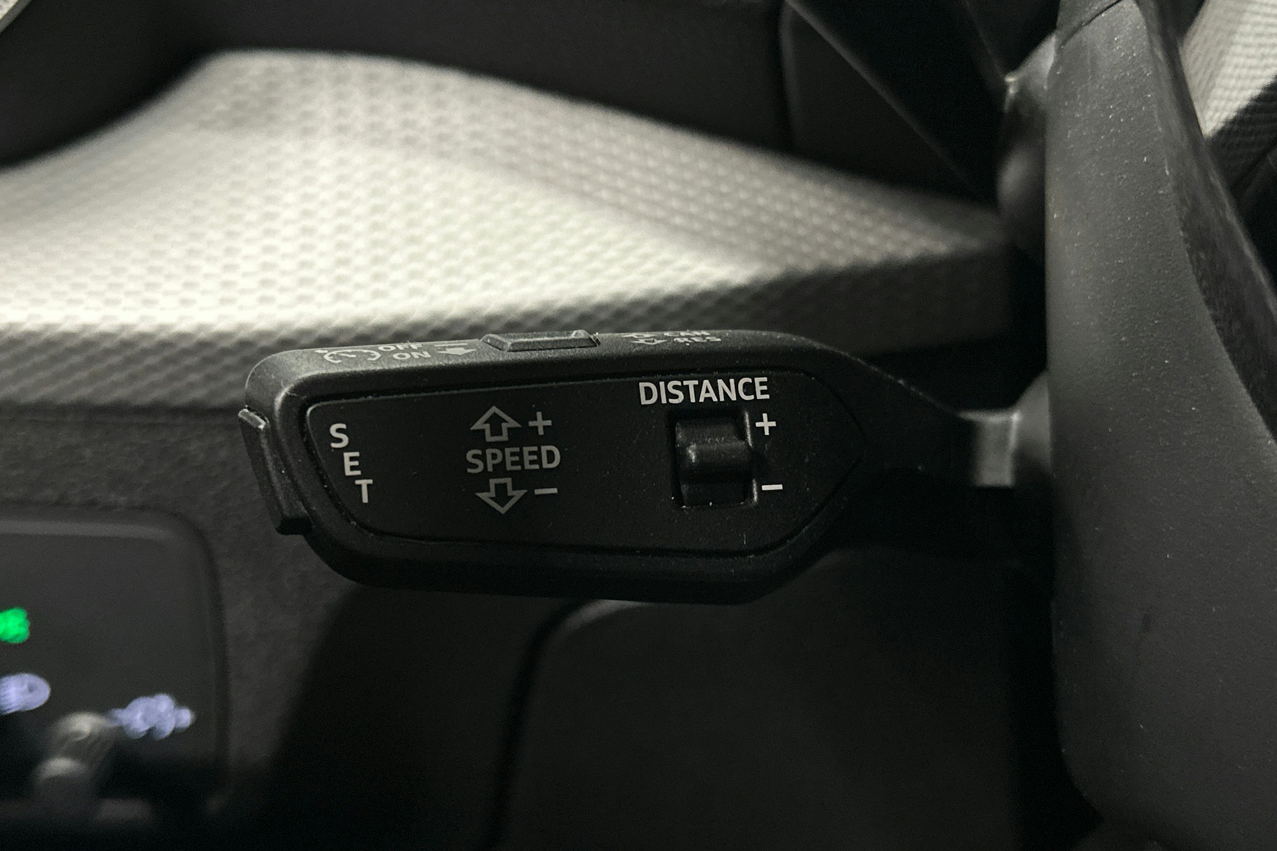 sininen Audi Q2 2024 kuva 20.