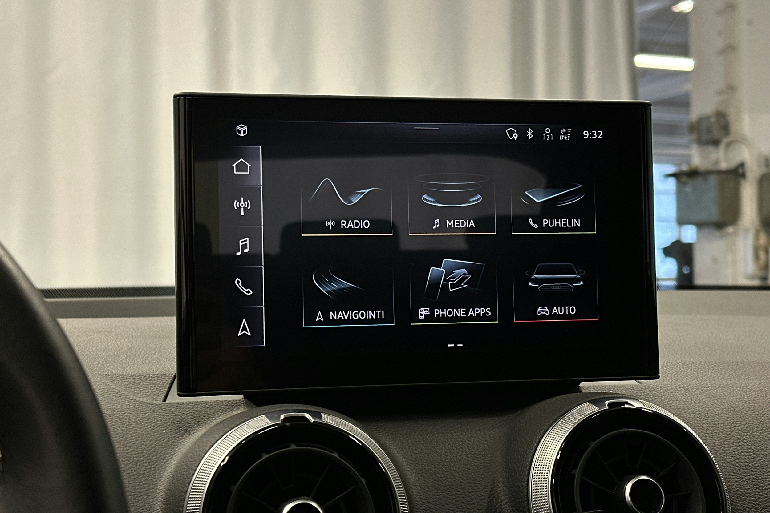 sininen Audi Q2 2024 kuva 23.