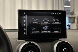 sininen Audi Q2 2024 kuva 23.