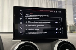 sininen Audi Q2 2024 kuva 25.