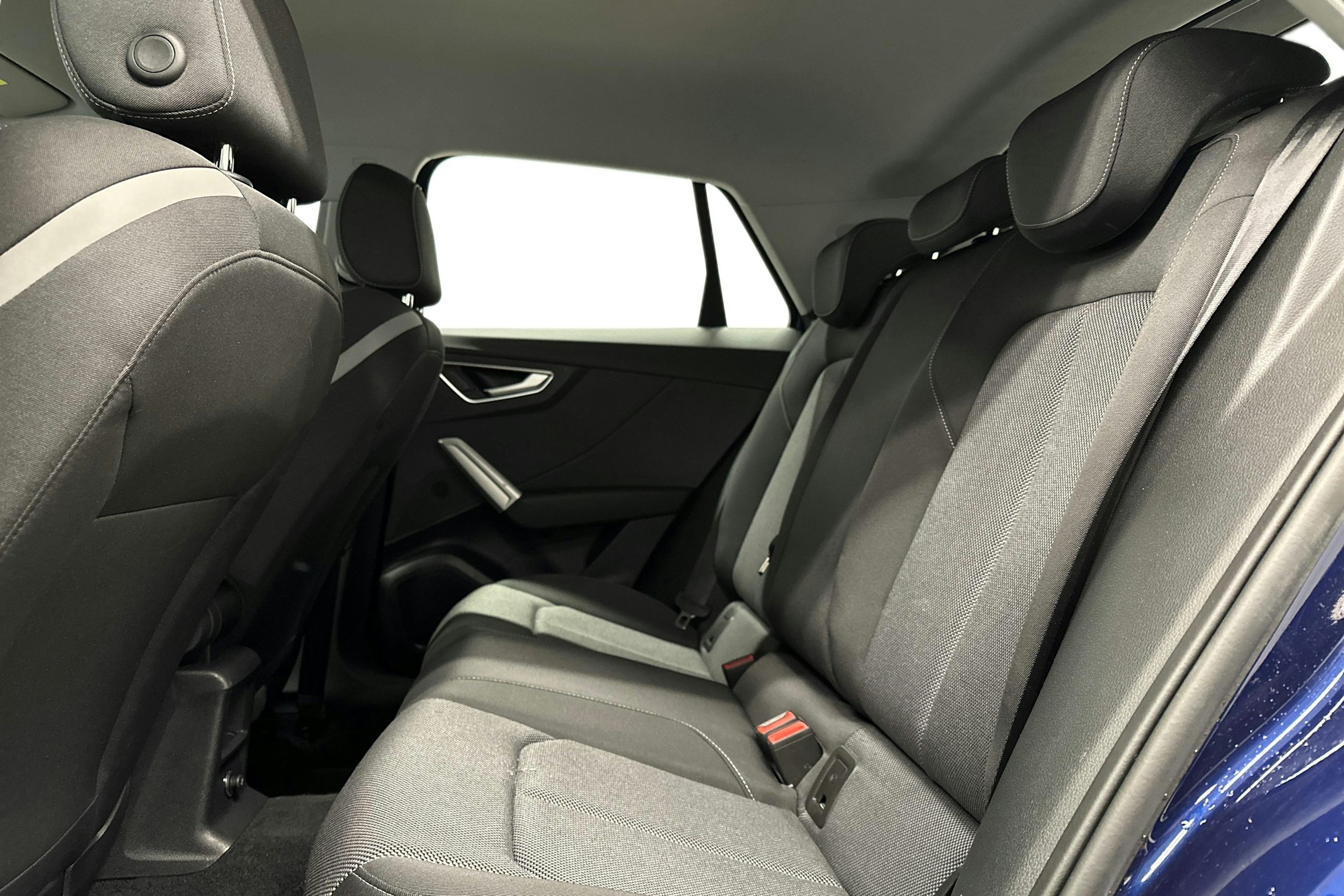 sininen Audi Q2 2024 kuva 10.