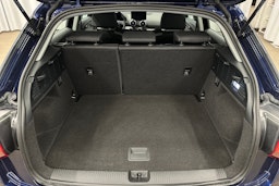 sininen Audi Q2 2024 kuva 14.