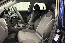 sininen Audi Q2 2024 kuva 15.