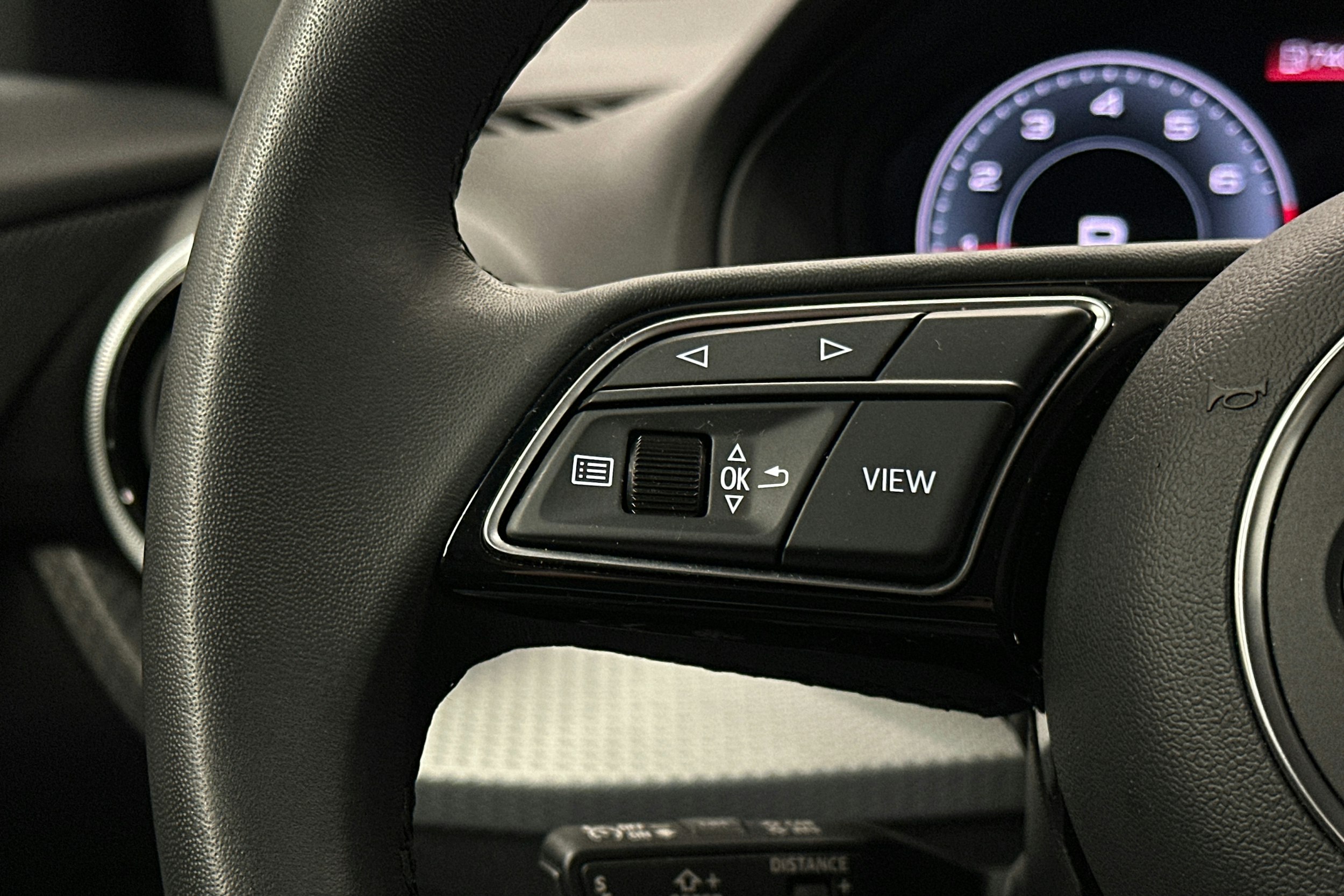 sininen Audi Q2 2024 kuva 17.