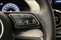 sininen Audi Q2 2024 kuva 18.