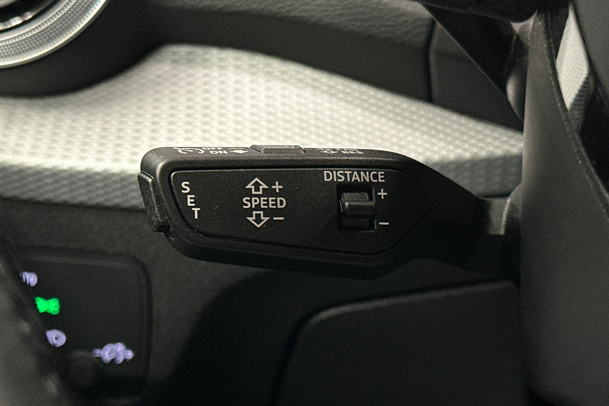 sininen Audi Q2 2024 kuva 19.