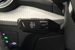 sininen Audi Q2 2024 kuva 19.