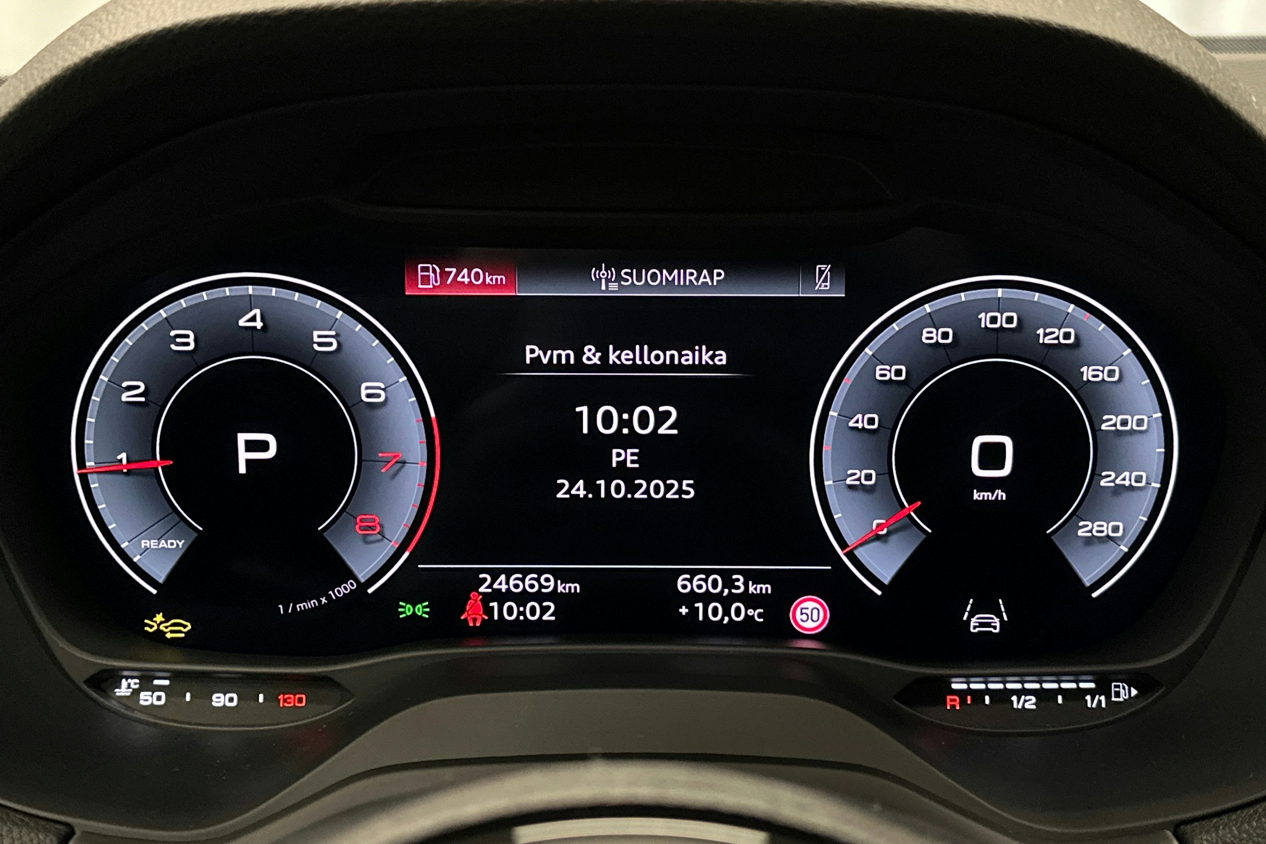 sininen Audi Q2 2024 kuva 20.