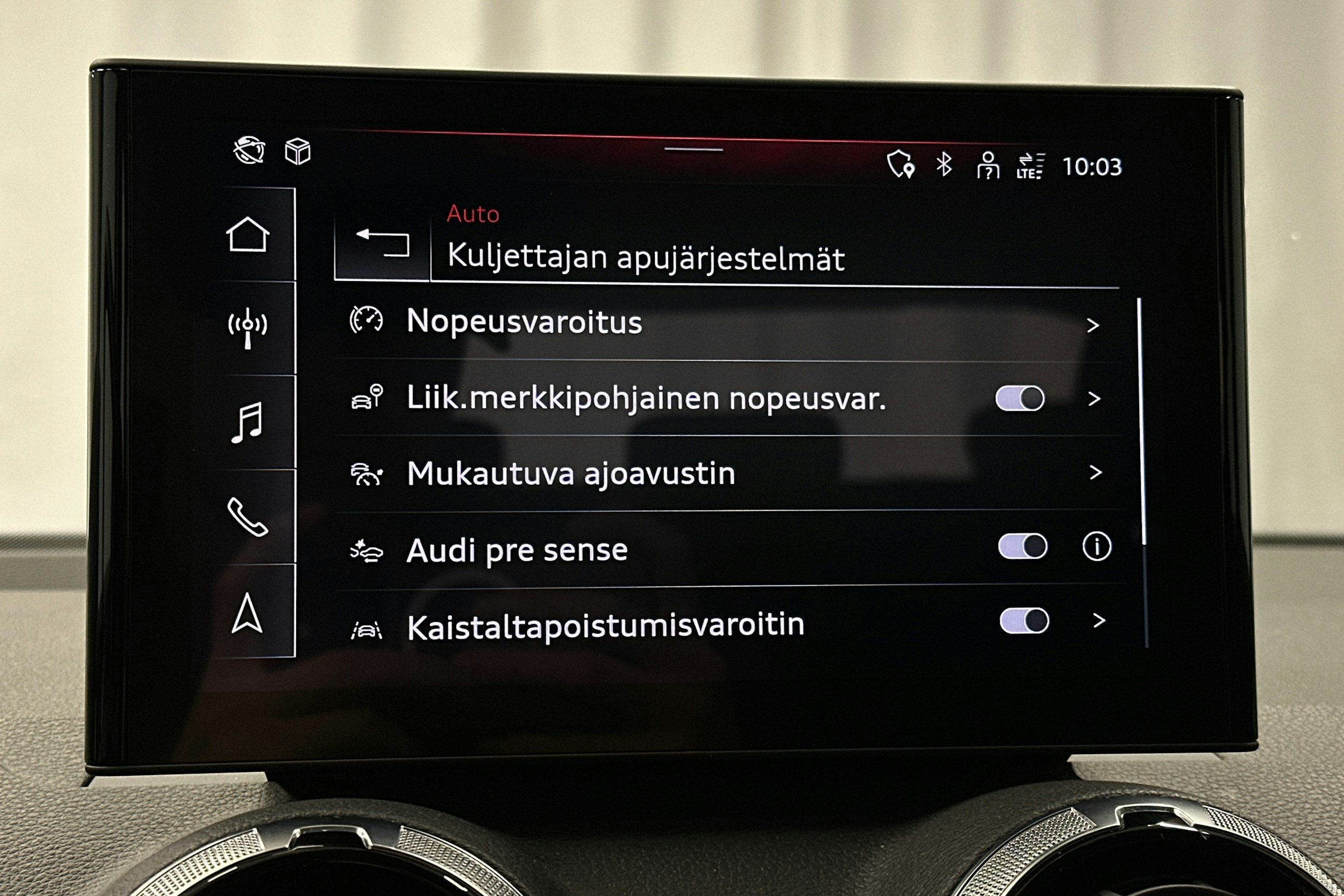 sininen Audi Q2 2024 kuva 23.